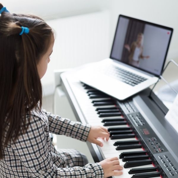 Online Piano Lessons: SimplyPiano Bundle Offer 6